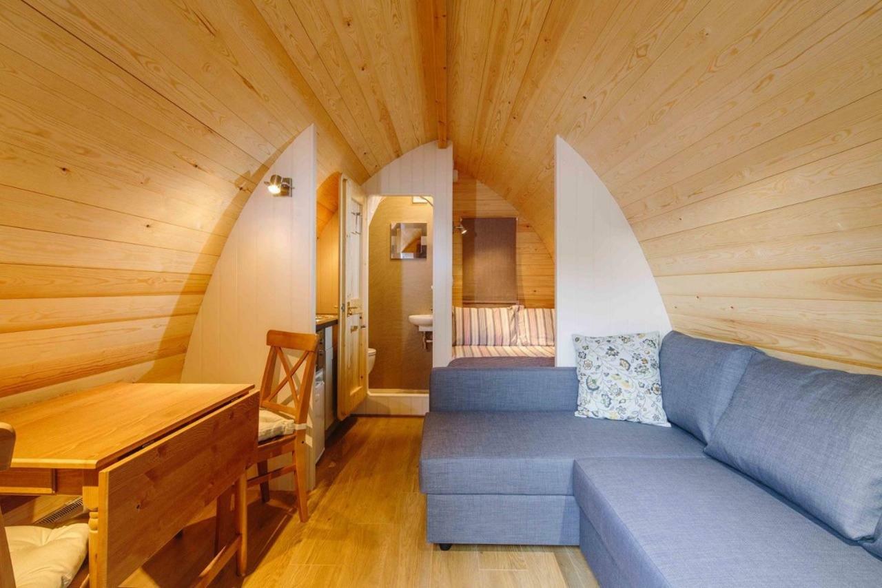 Buttercup Glamping Pod Hotel Cheltenham Exterior photo